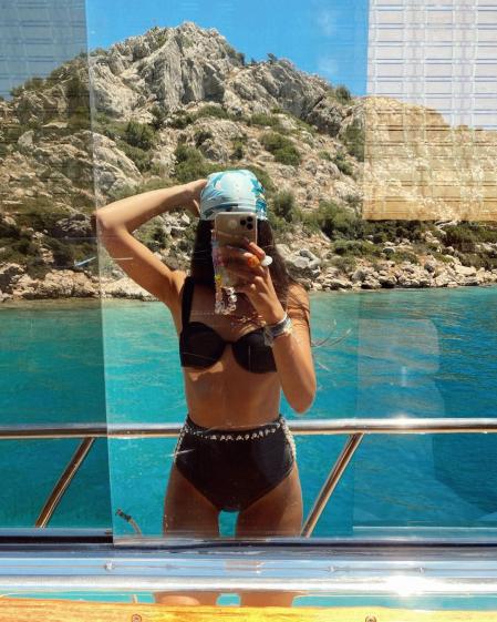 La 'influencer' Marta Lozano con su bikini negro