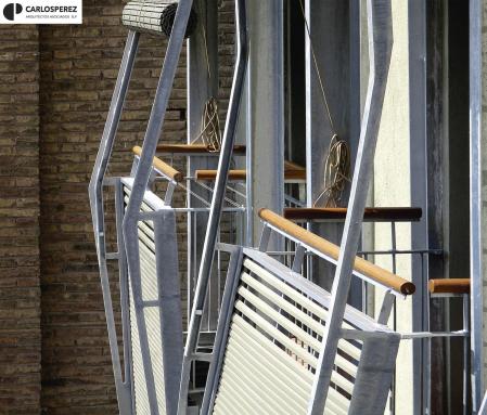Balcones tras la rehabilitación del edificio de la calle Lope de Vega número 111 de Barcelona