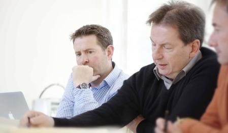 Colin Bone y Tony Kettle (respectivamente)