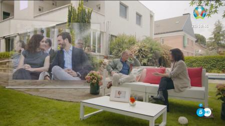 'Mi casa es la tuya': Isabel Díaz Ayuso decide hacer la entrevista en casa de MIguel Ángel Rodríguez, su jefe de gavinete