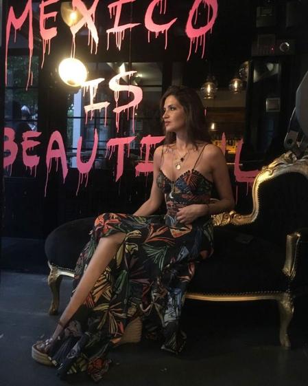 Sara Carbonero con su look para cenar por Madrid