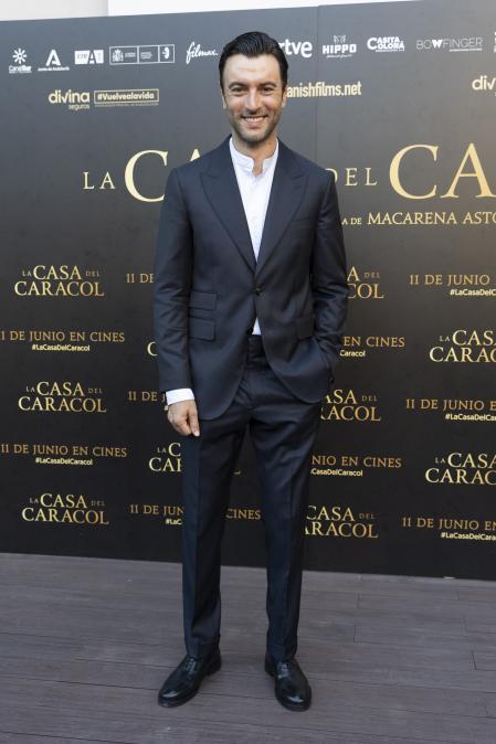 Javier Rey en el estreno de la película 'La casa del caracol' en Madrid