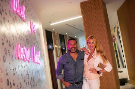 A Carolina le ha marcado sus dos viajes a Australia y a Jaime, el primero que hizo a Madrid con su guitarra para probar suerte.