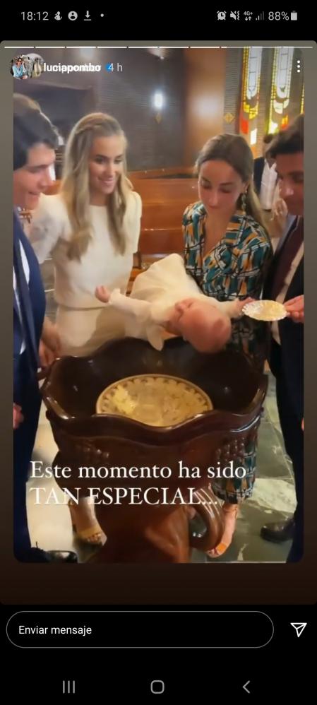 Momento del bautizo de Martín, el hijo de María Pombo y Pablo Castellano