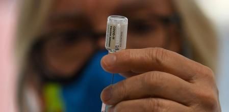 La variante Delta del virus de la covid  (popularmente conocida como variante india) es más contagiosa, más virulenta y más resistente a las vacunas que las variantes hasta ahora mayoritarias, según el último análisis realizado por Public Health England (PHE), la agencia inglesa de salud pública.