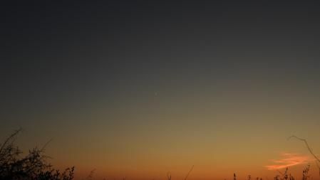 Conjunción de la Luna y Venus, vista desde el pueblo leridano de Altet.
