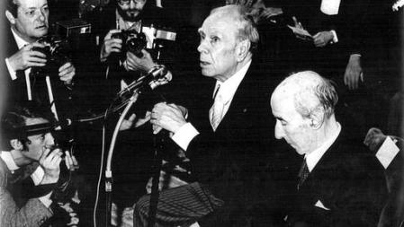 En 1979, Jorge Luis Borges y Gerardo Diego compartieron el Premio Cervantes al producirse un empate en el jurado que no se deshacía