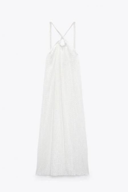 Traje blanco con cuello halter (29,95 euros)