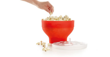 Palomitas en fuente para microondas.