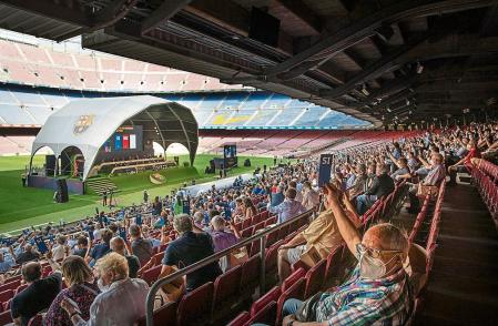 Barcelona- Asamnblea de compromisarios del Barça junta ejecutiva y presidente-ambiente de socios -Foto Ana Jimenez