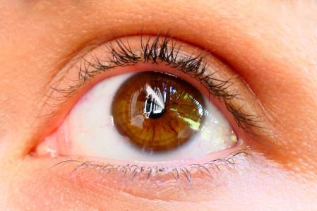 San José con el niño, retratado por el artista Josep Obiols.