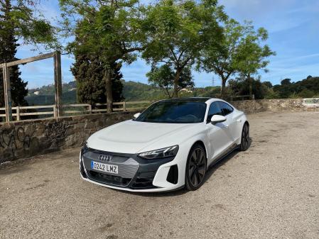 Aerodinámico. El Audi e-tron parece una escultura esculpida y moldeada por el viento&nbsp;