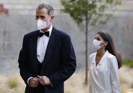 Los Reyes, a su llegada este viernes, a la sede del diario 'ABC' de Madrid