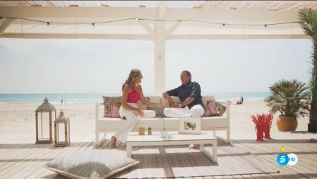 Paz Padilla recibe a Bertín Osborne en el chiringuito de su hermano en Cádiz