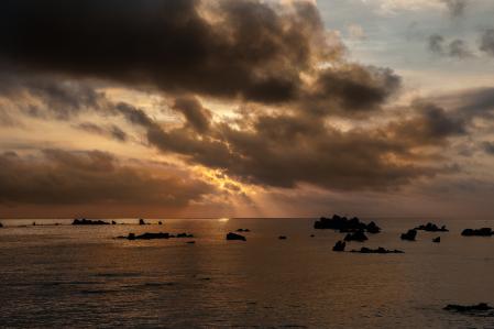 Impresionante amanecer en la playa de Helgueras, (Noja) Cantabria