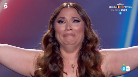 La tonadillera no ha podido contener las lágrimas cuando Antonia, una de las concursantes de 'Top Star', ha interpretado su la canción