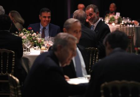 El Rey, junto al presidente del Gobierno, en la cena inaugural del Mobile Word Congress