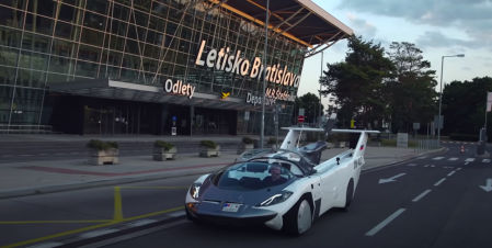 El AirCar completó con éxito el trayecto aéreo entre los aeropuertos de Nitra y Bratislava, y después se desplazó por carretera hasta el centro de la capital eslovaca