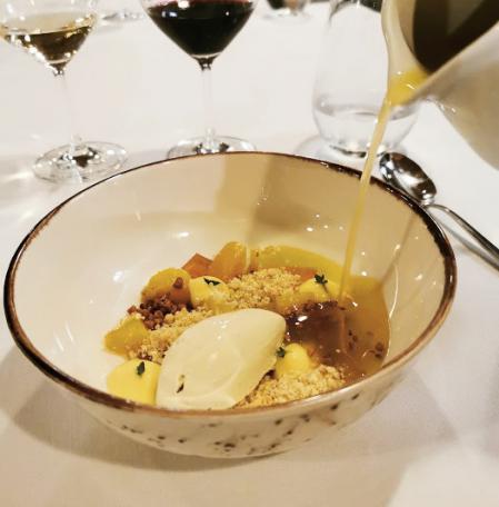 Melocotón asado, almendra amarga, helado de tomillo de El Molino de Alcuneza