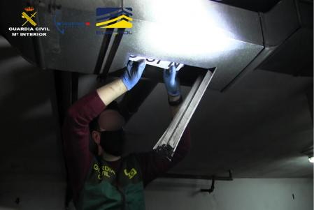 En los registros realizados se han obtenido diversas herramientas para abrir puertas de vehículos,&nbsp; juegos de matrículas falsificadas y dinero en efectivo