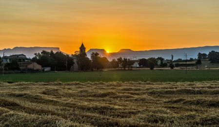 La salida del sol en el Cabrerès vista desde Sant Miquel de la Guàrdia.