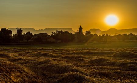 La salida del sol en el Cabrerès vista desde Sant Miquel de la Guàrdia.