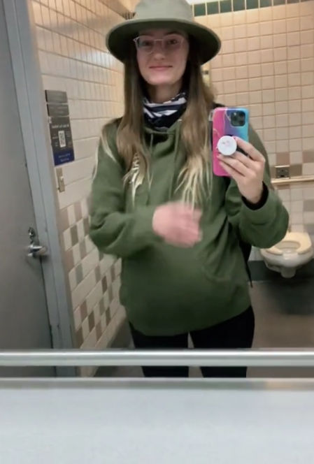 El truco popularizado por una 'tiktoker' ha indignado a muchos usuarios de la red social