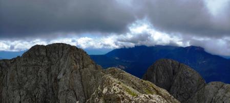 Día nublado en la cima del Pedraforca.