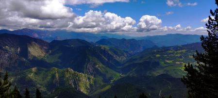 Paisaje en la cima de la montaña.