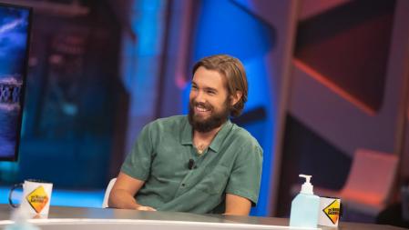 Carlos Cuevas rechazó propuestas sexuales de algunas parejas durante el rodaje de 'Donde caben dos'