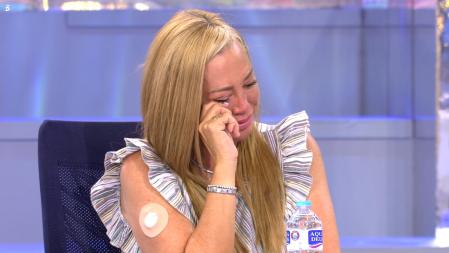 La colaboradora no ha podido evitar ponerse a llorar.