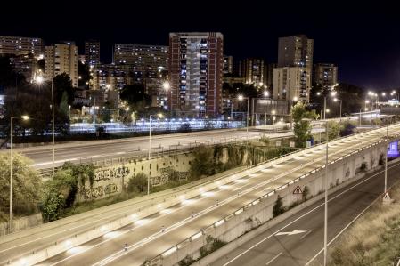 FOTO ALEX GARCIA TOQUE DE QUEDA Y CONFINAMIENTO PERIMETRAL EN LA ENTRADA SALIDA DE BARCELONA POR LA AVINGUDA MERIDIANA A LA ALTURA DE CIUTAT MERIDIANA 2020/11/15