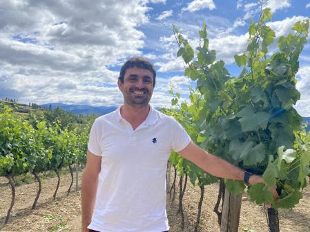 Joaquim Gay de Montellà en su viña de riesling el pasado martes