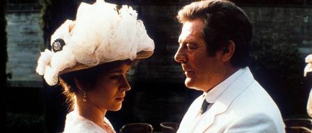 Elena Safonova y Marcello Mastroianni en un fotograma de 'Ojos negros', de Nikita Mikhalkov