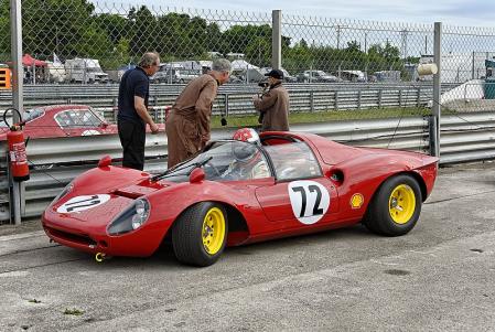 El Ferrari Dino 206 Sport, con carrocería inspirada en los prototipos Ferrari P3 fue uno de los coches más competitivos en su categoría