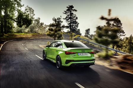 Los nuevos Audi RS 3, Sportback y Sedan, se pueden pedir en dos colores RS exclusivos: verde Kyalami y gris Kemora.&nbsp;