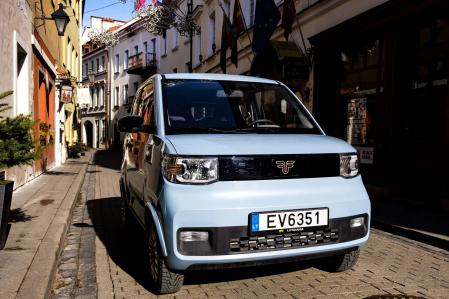Por sus pequeñas dimensiones este eléctrico es ideal para callejear por las ciudades