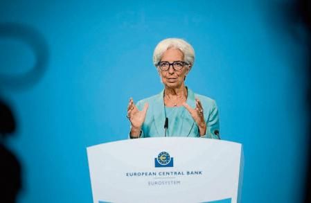 Frankfurt (Germany), 22/07/2021.- A handout photo made available by the European Central Bank (ECB) shows ECB President Christine Lagarde addressing a press conference at the ECB headquartes in Frankfurt am Main, 22 July 2021. (Alemania) EFE/EPA/SANZIANA PERJU / ECB HANDOUT HANDOUT HANDOUT EDITORIAL USE ONLY/NO SALES