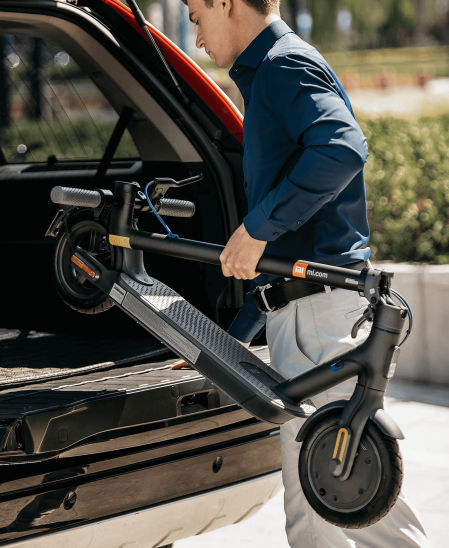 El patinete se pliega para poder ser transportado fácilmente&nbsp;