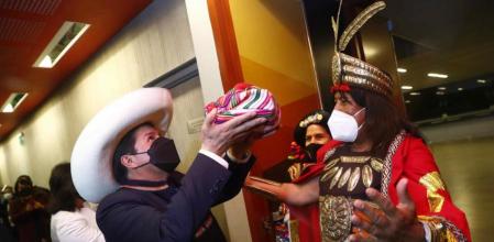 Tras asumir la presidencia, Pedro Castillo recibió la felicitación de personalidades peruanas 
 EFE