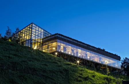 Julián López recomienda Azurmendi, de Eneko Atxa.