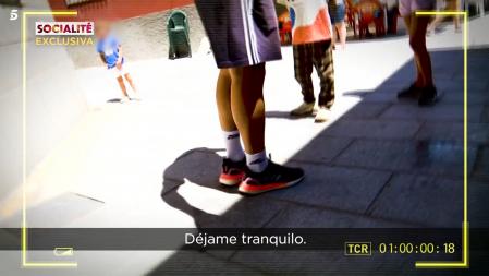 Iker Casillas, muy molesto con un equipo de 'Socialité' que le perseguía en su pueblo