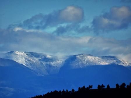 El pirineo nevado en agosto desde Torelló