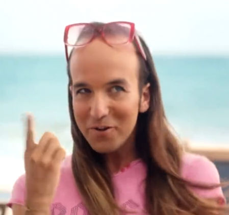 Aless Gibaja protagoniza este anuncio acusado de homofobia