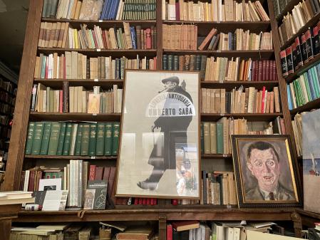 Juego de reflejos en la biblioteca Umberto Saba de Trieste