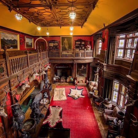 Uno de los salones del castillo