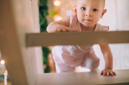 El médico aconseja estimular el gateo cuando es bebé