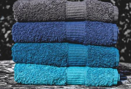 Seis trucos para que las toallas queden bien suaves (sin secadora)