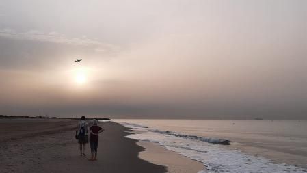 El polvo del Sahara sobre la playa de Gavà