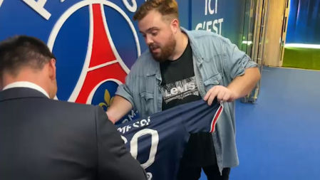 Messi le ha firmado dos camisetas a Ibai para que este los sortee en su canal de Twitch&nbsp;